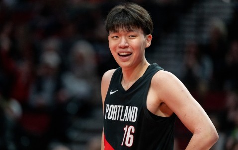 乐鱼体育官网-😲NBA&amp;G联盟双线狂飙？没错！杨瀚森要打两个季后赛！